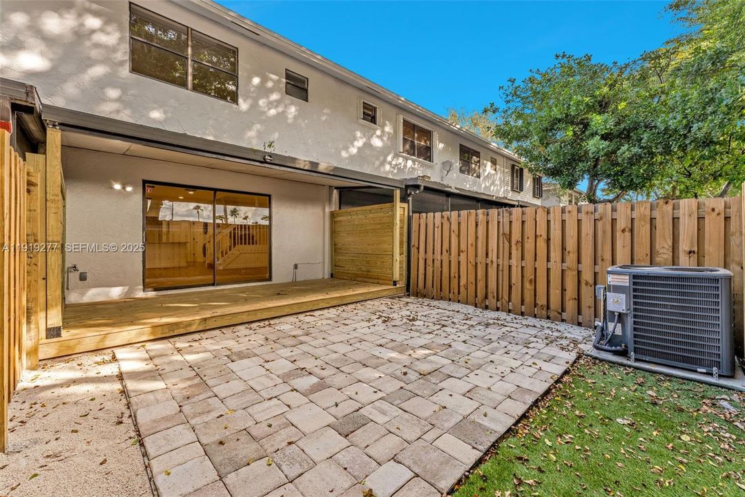 For Sale: $425,000 (2 beds, 2 baths, 1223 Square Feet)