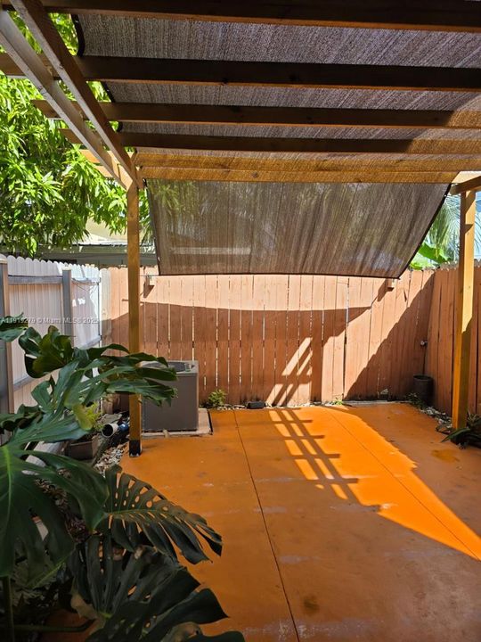 待售: $280,000 (2 贝兹, 1 浴室, 1208 平方英尺)