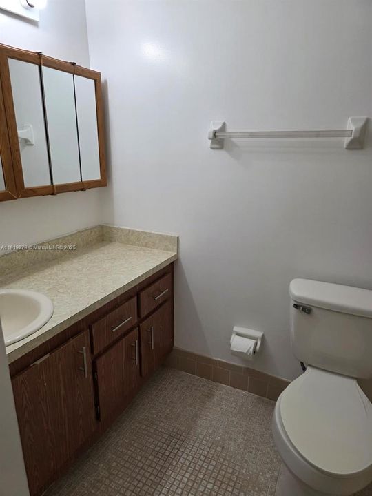 待售: $280,000 (2 贝兹, 1 浴室, 1208 平方英尺)