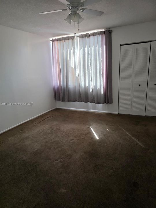 待售: $280,000 (2 贝兹, 1 浴室, 1208 平方英尺)