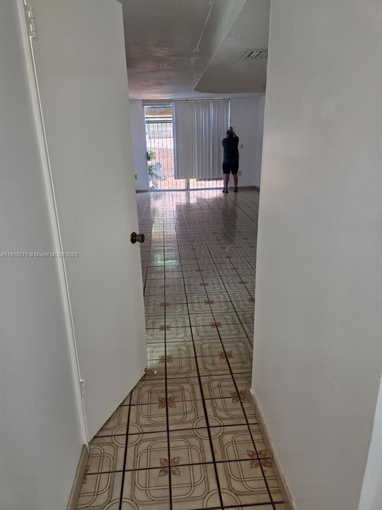 待售: $280,000 (2 贝兹, 1 浴室, 1208 平方英尺)