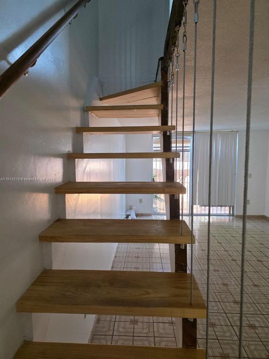 待售: $280,000 (2 贝兹, 1 浴室, 1208 平方英尺)