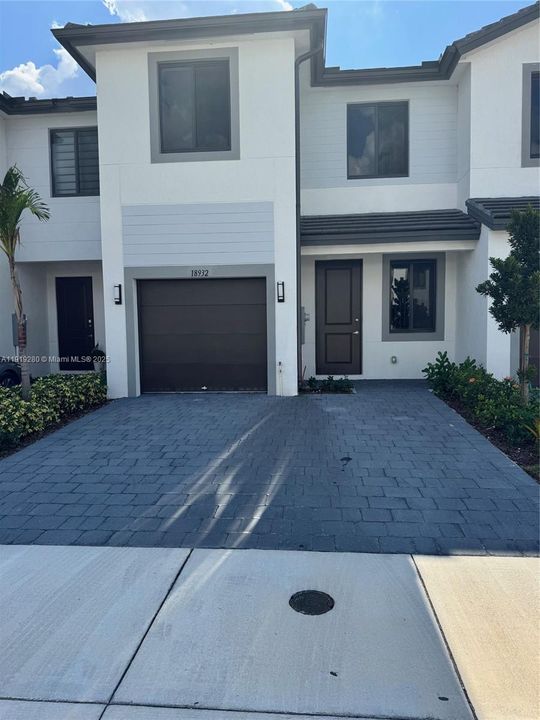 For Rent: $2,800 (4 beds, 2 baths, 0 Square Feet)