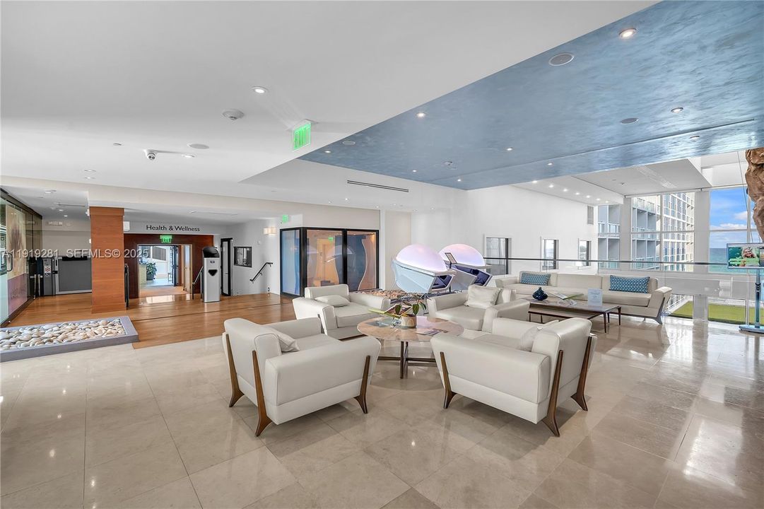 For Rent: $6,000 (1 beds, 1 baths, 960 Square Feet)