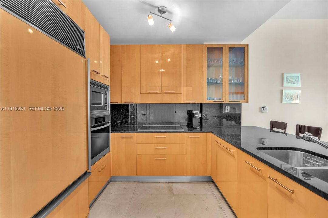 For Rent: $6,000 (1 beds, 1 baths, 960 Square Feet)