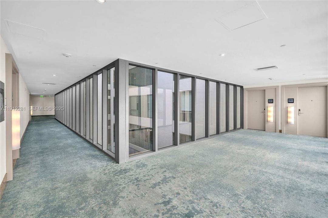 For Rent: $6,000 (1 beds, 1 baths, 960 Square Feet)