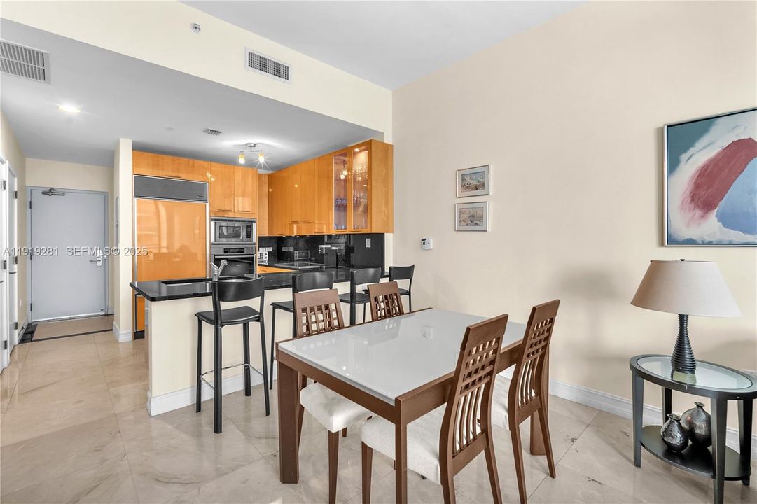 For Rent: $6,000 (1 beds, 1 baths, 960 Square Feet)