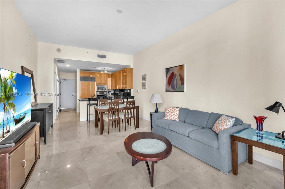 For Rent: $6,000 (1 beds, 1 baths, 960 Square Feet)