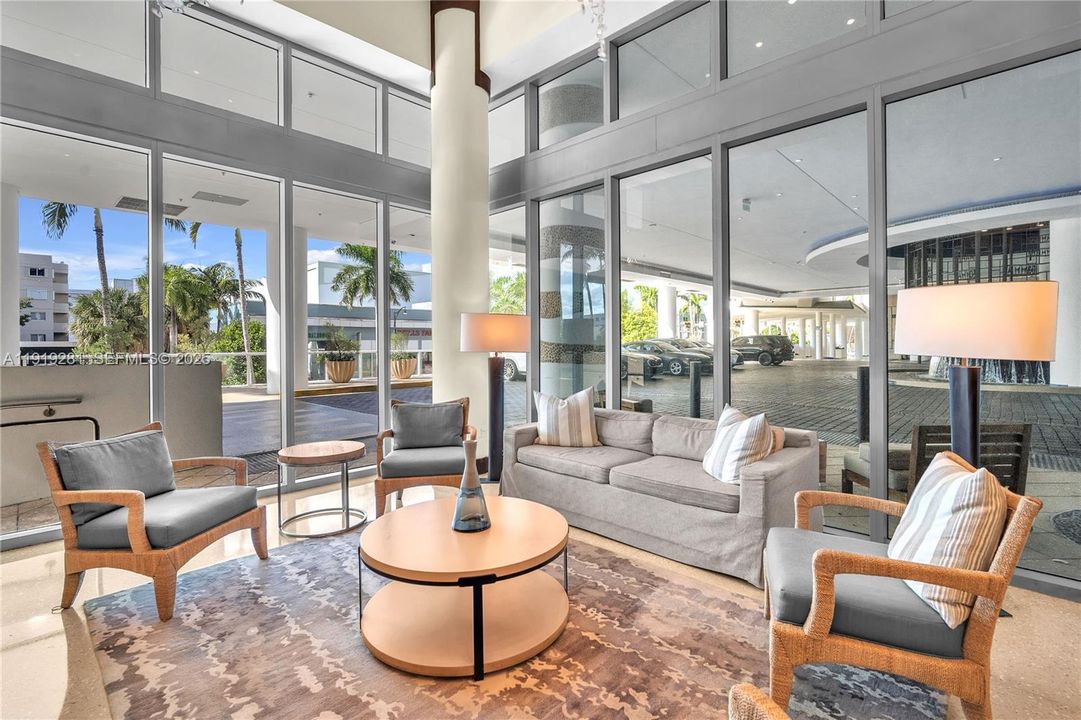 For Rent: $6,000 (1 beds, 1 baths, 960 Square Feet)