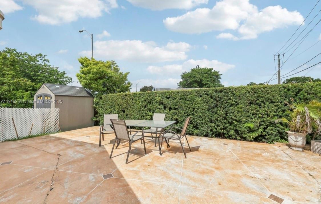 待售: $775,000 (3 贝兹, 2 浴室, 1931 平方英尺)