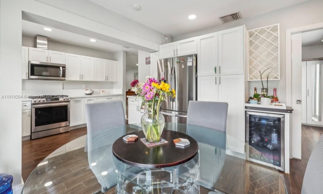 待售: $775,000 (3 贝兹, 2 浴室, 1931 平方英尺)