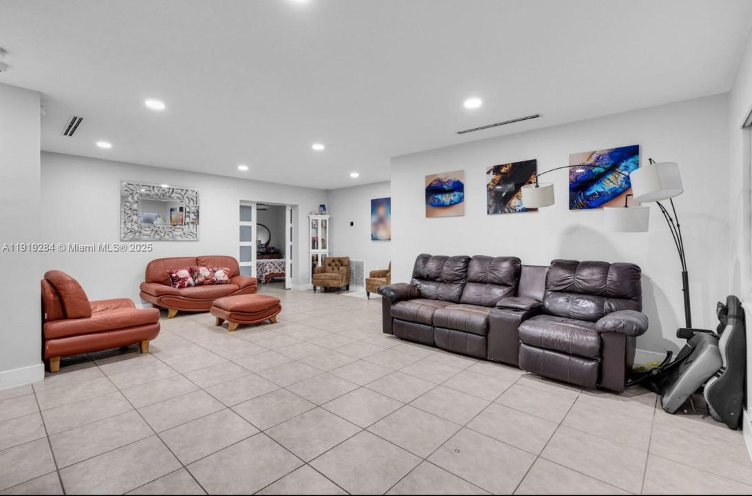 待售: $775,000 (3 贝兹, 2 浴室, 1931 平方英尺)