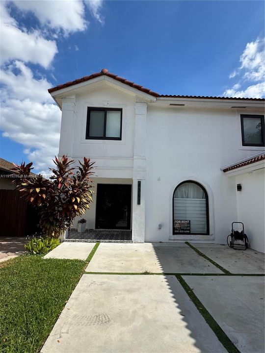 For Rent: $4,499 (3 beds, 2 baths, 1903 Square Feet)