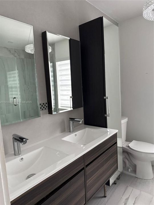 Activo con contrato: $4,199 (3 camas, 2 baños, 1903 Pies cuadrados)