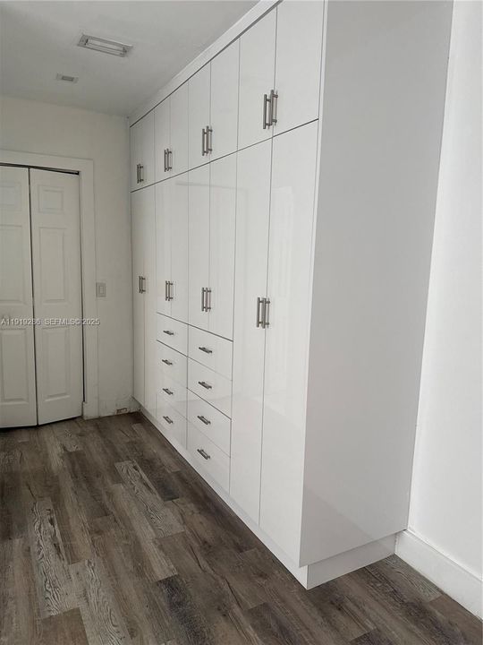 Activo con contrato: $4,199 (3 camas, 2 baños, 1903 Pies cuadrados)