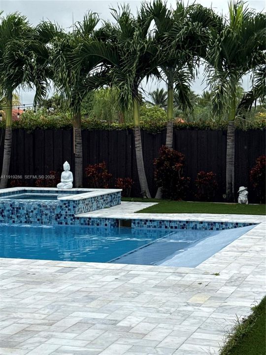 Activo con contrato: $4,199 (3 camas, 2 baños, 1903 Pies cuadrados)