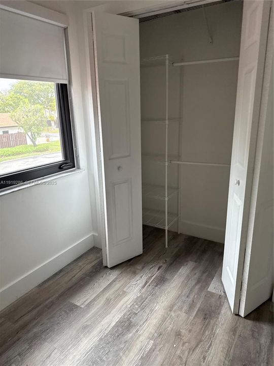 Activo con contrato: $4,199 (3 camas, 2 baños, 1903 Pies cuadrados)