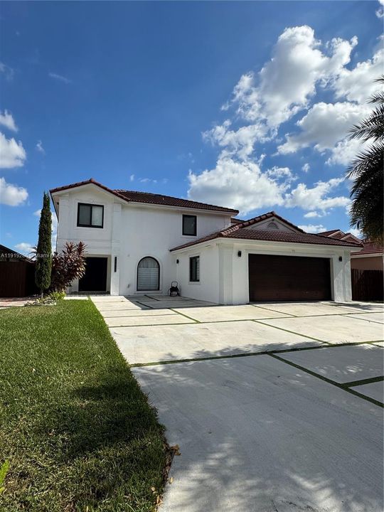 For Rent: $4,499 (3 beds, 2 baths, 1903 Square Feet)