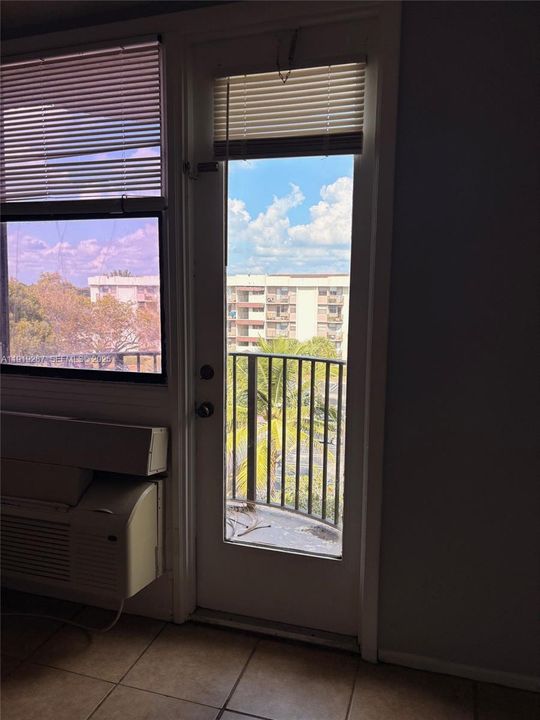 出租: $1,500 (1 贝兹, 1 浴室, 619 平方英尺)