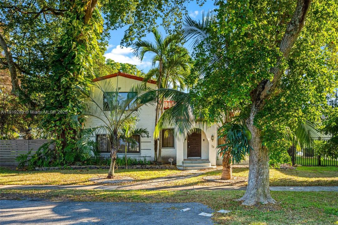 待售: $999,900 (3 贝兹, 3 浴室, 1673 平方英尺)