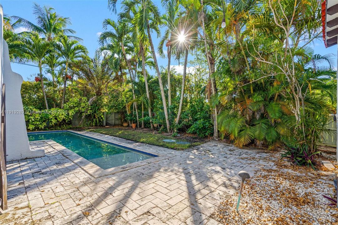 待售: $999,900 (3 贝兹, 3 浴室, 1673 平方英尺)