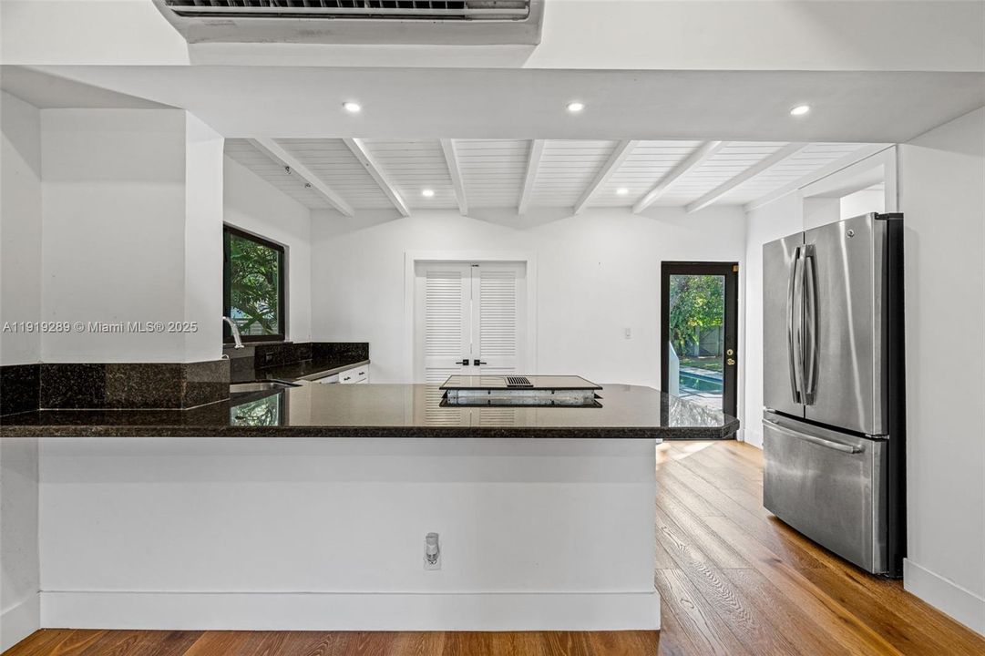 待售: $999,900 (3 贝兹, 3 浴室, 1673 平方英尺)