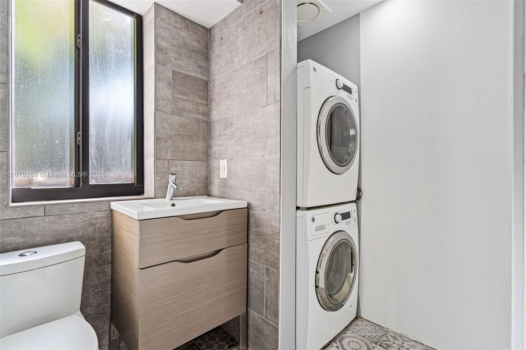 待售: $999,900 (3 贝兹, 3 浴室, 1673 平方英尺)