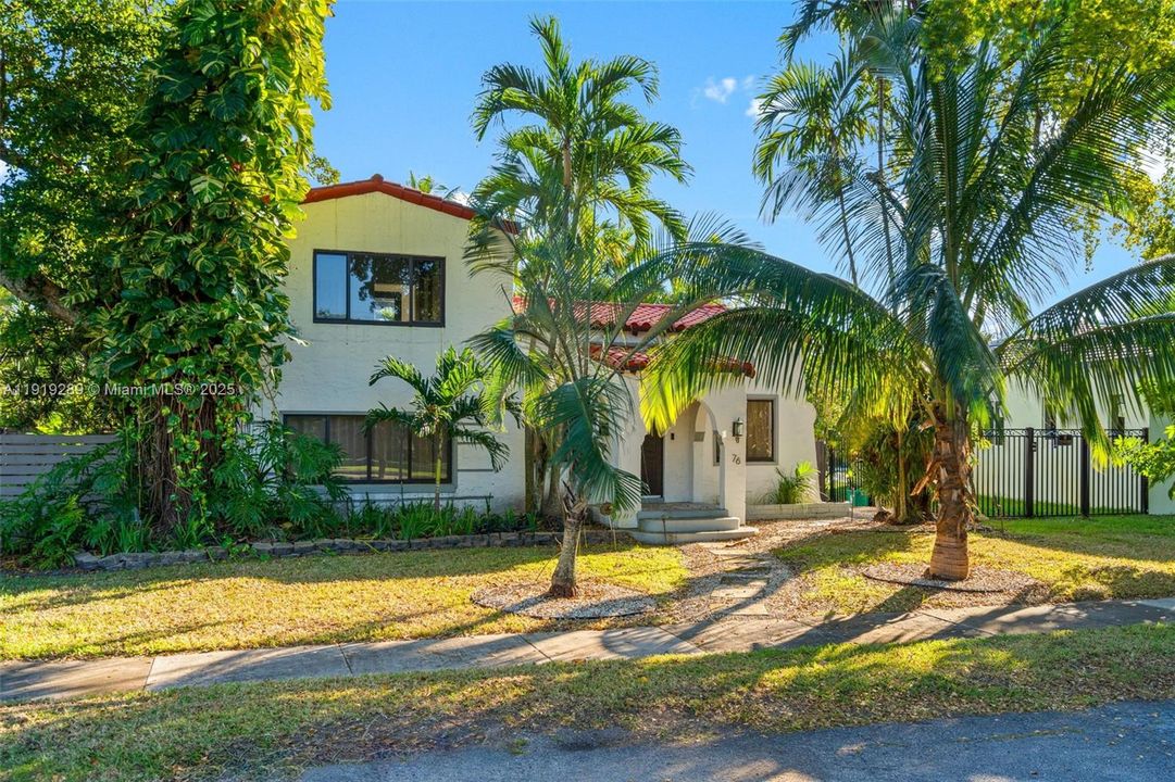 待售: $999,900 (3 贝兹, 3 浴室, 1673 平方英尺)