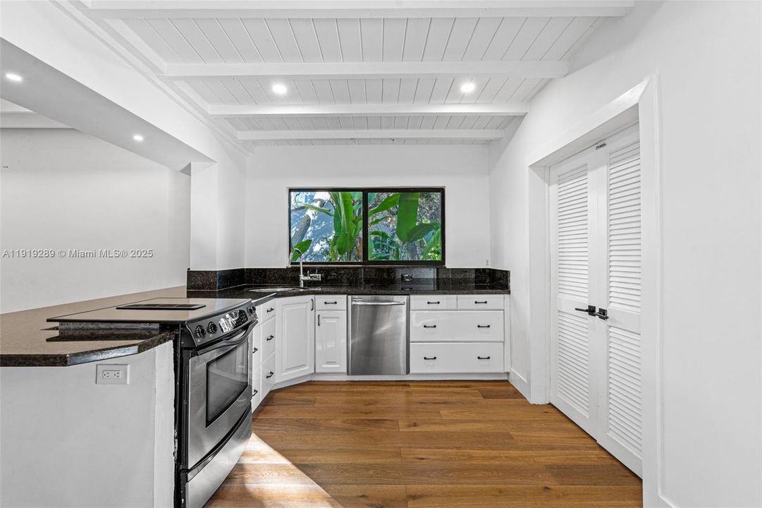 待售: $999,900 (3 贝兹, 3 浴室, 1673 平方英尺)