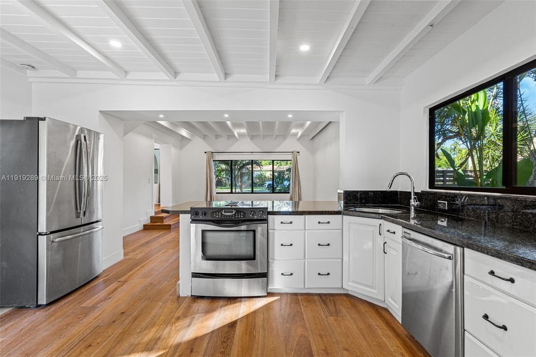 待售: $999,900 (3 贝兹, 3 浴室, 1673 平方英尺)