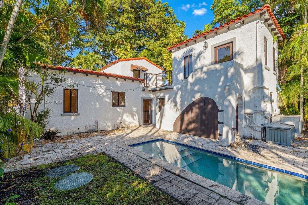 待售: $999,900 (3 贝兹, 3 浴室, 1673 平方英尺)