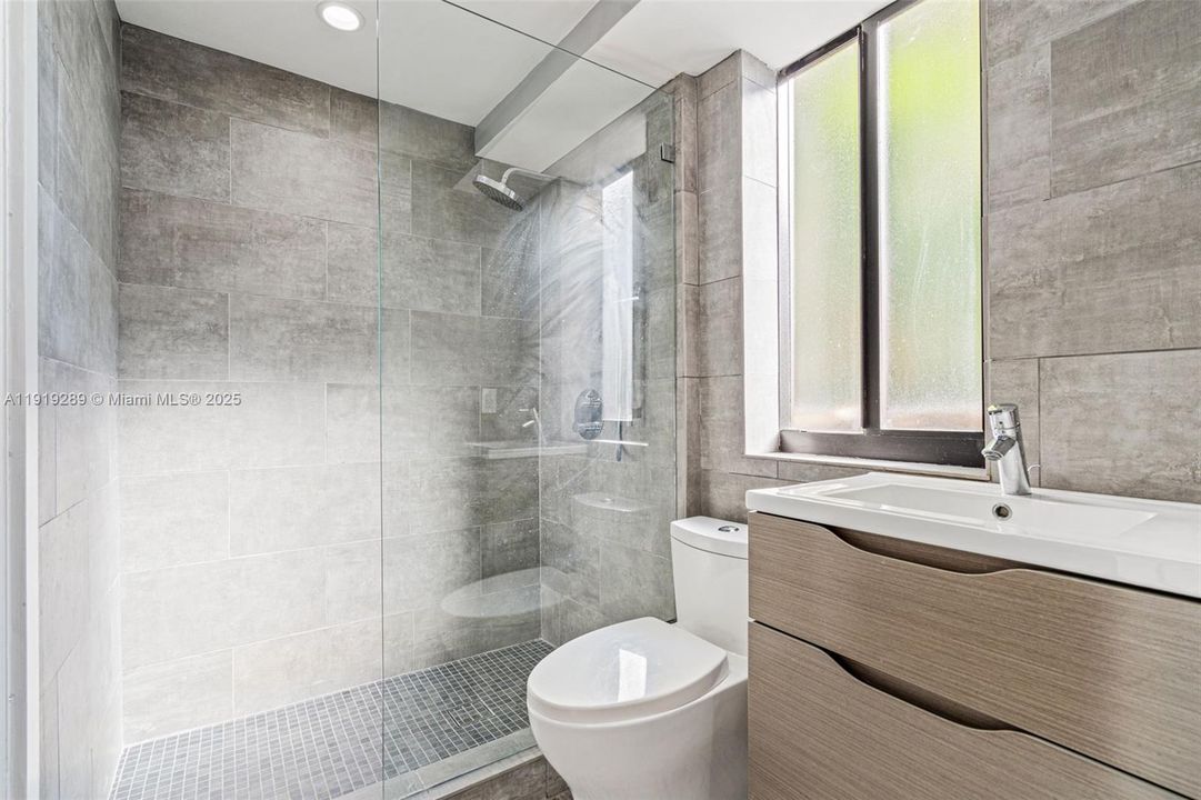 待售: $999,900 (3 贝兹, 3 浴室, 1673 平方英尺)