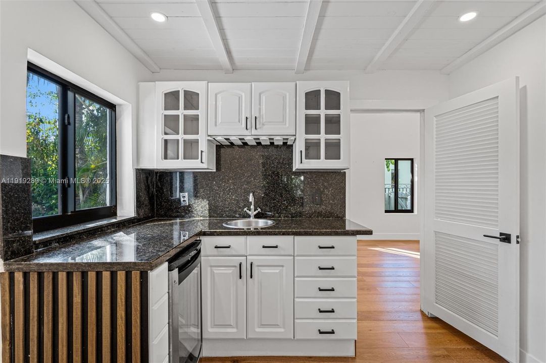 待售: $999,900 (3 贝兹, 3 浴室, 1673 平方英尺)