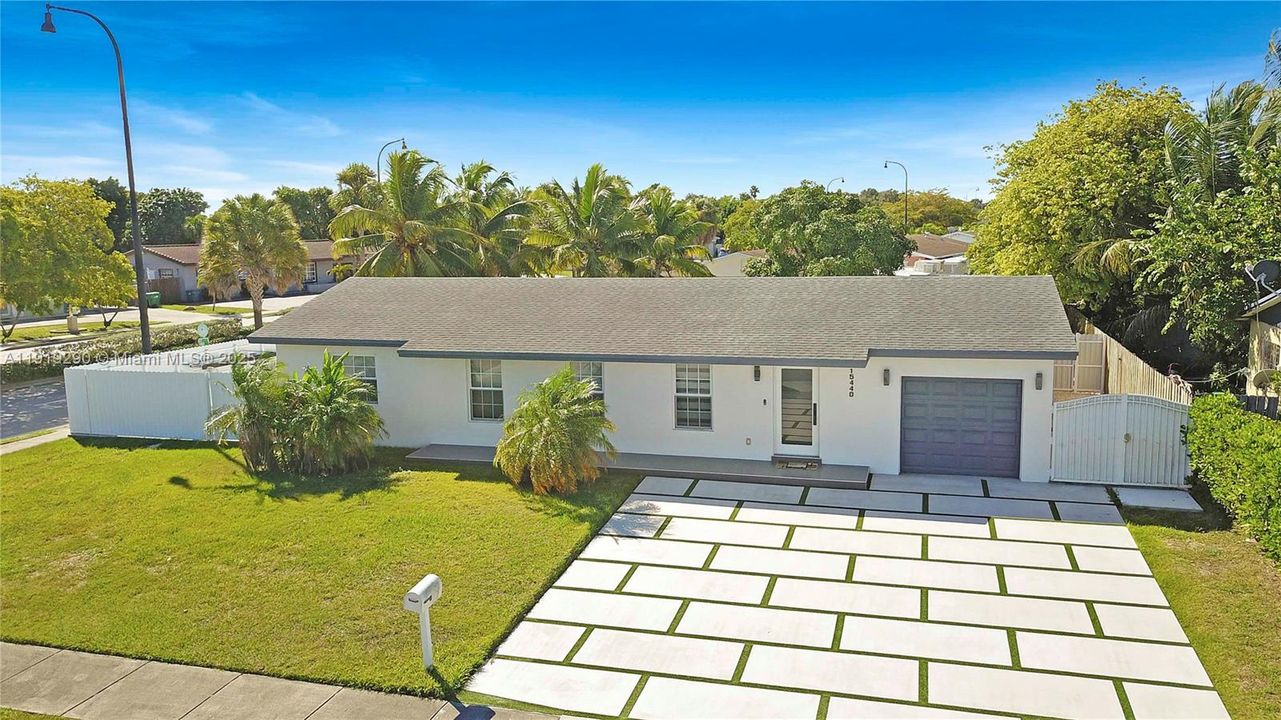 出租: $4,300 (3 贝兹, 2 浴室, 1296 平方英尺)