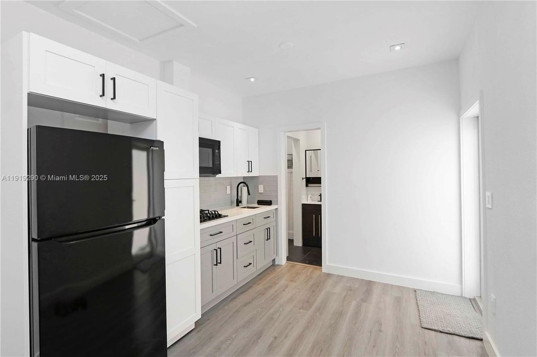 出租: $4,300 (3 贝兹, 2 浴室, 1296 平方英尺)