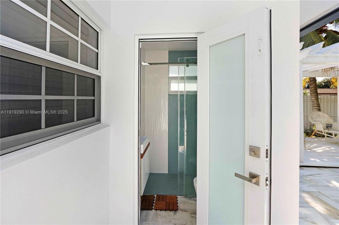 出租: $4,300 (3 贝兹, 2 浴室, 1296 平方英尺)