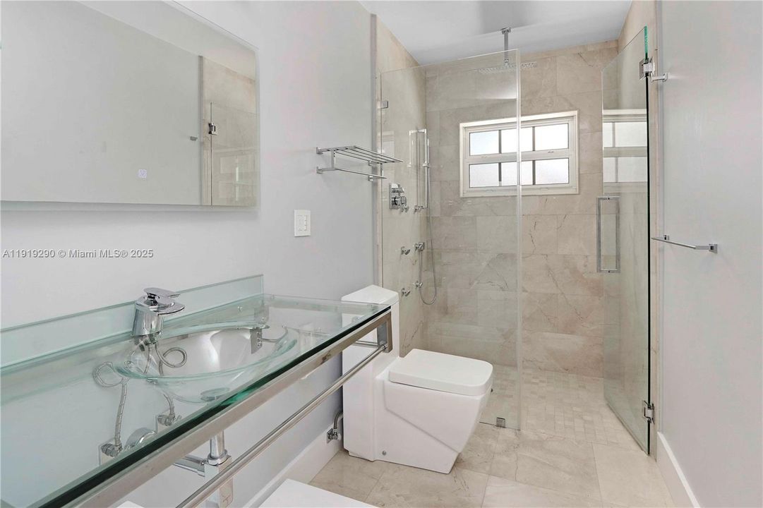 出租: $4,300 (3 贝兹, 2 浴室, 1296 平方英尺)