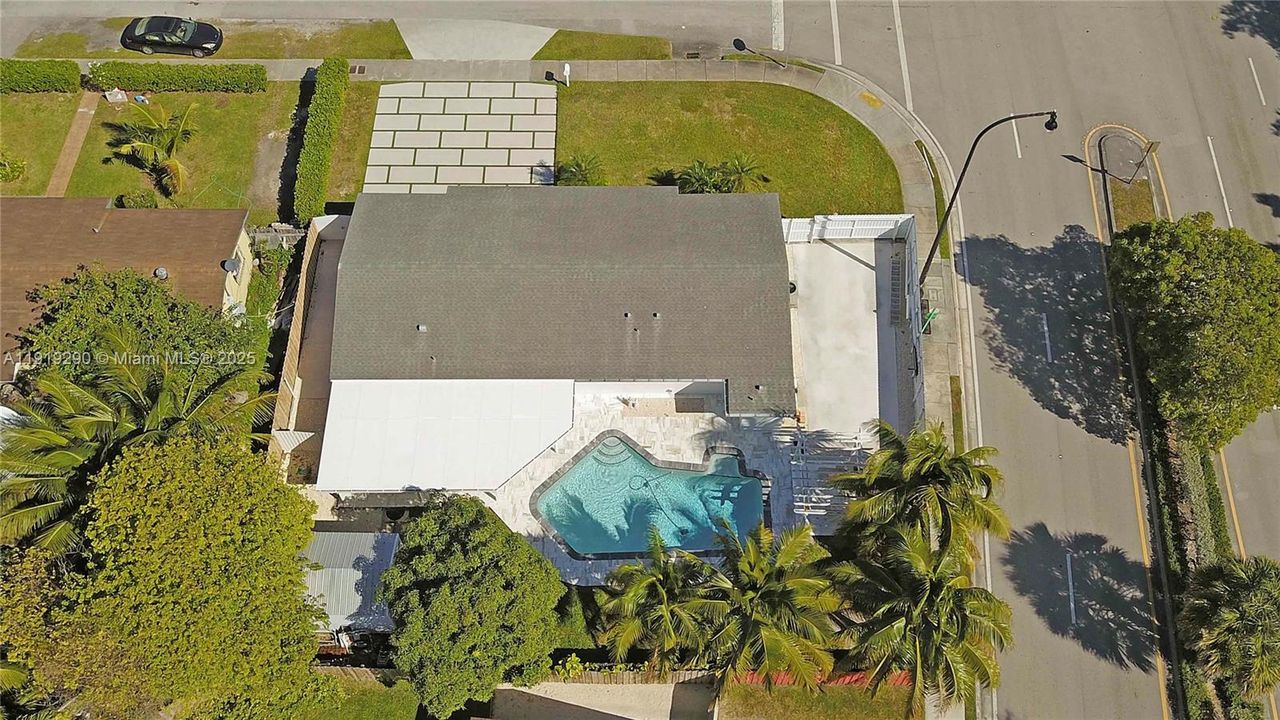 出租: $4,300 (3 贝兹, 2 浴室, 1296 平方英尺)