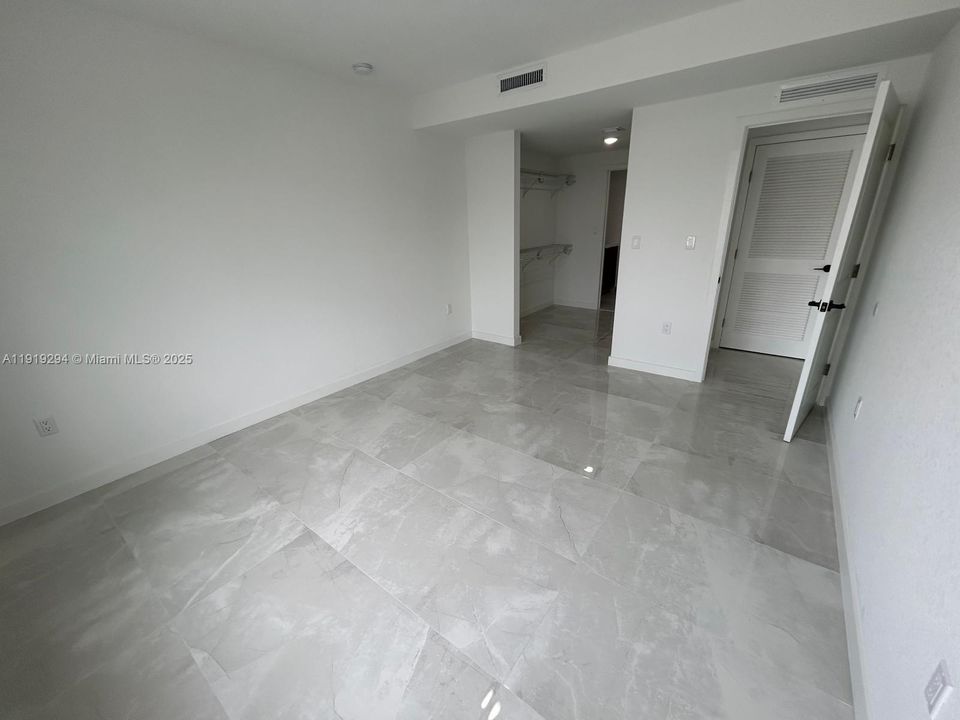 出租: $4,800 (4 贝兹, 3 浴室, 2153 平方英尺)