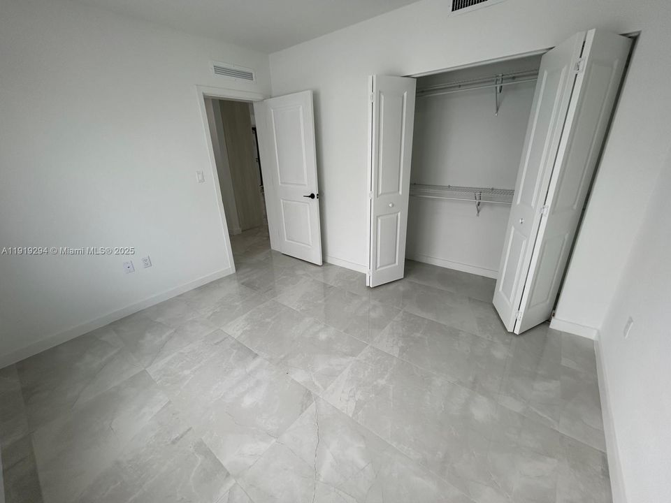 出租: $4,800 (4 贝兹, 3 浴室, 2153 平方英尺)