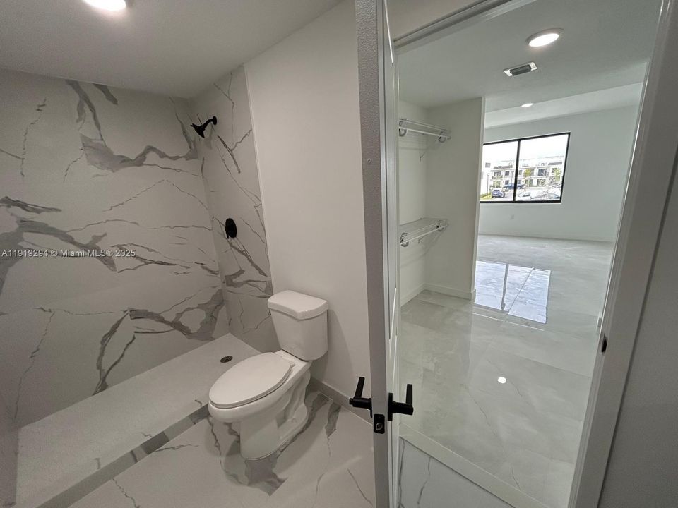 出租: $4,800 (4 贝兹, 3 浴室, 2153 平方英尺)