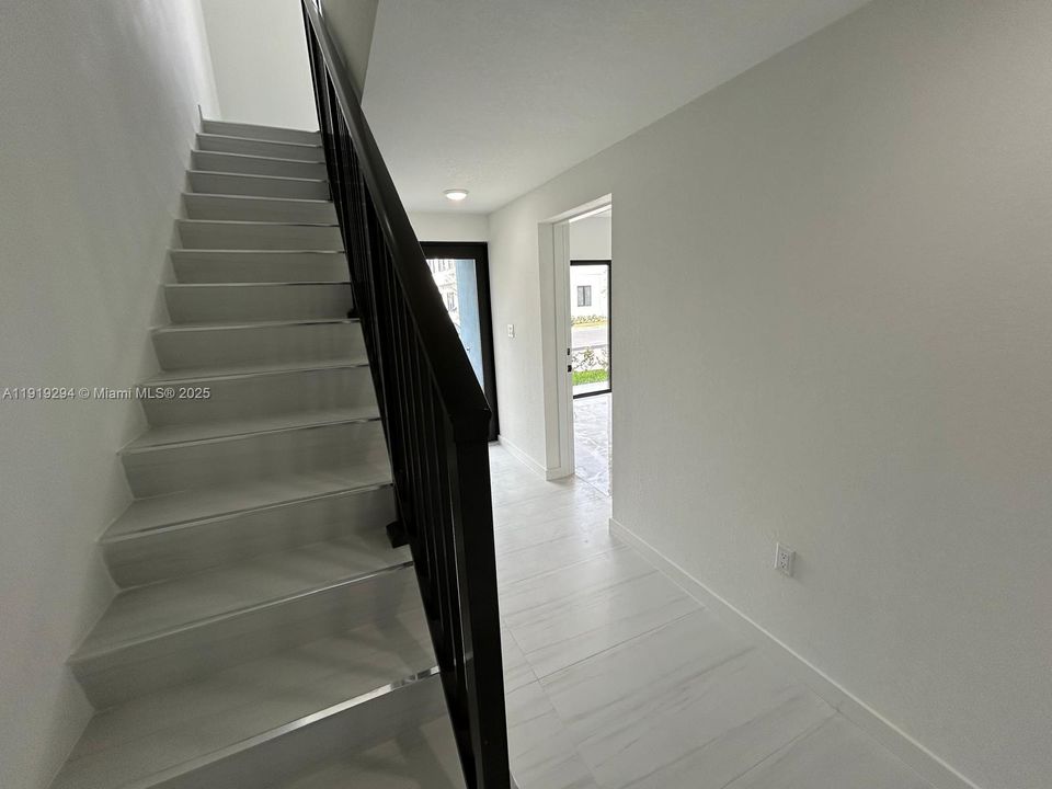 出租: $4,800 (4 贝兹, 3 浴室, 2153 平方英尺)