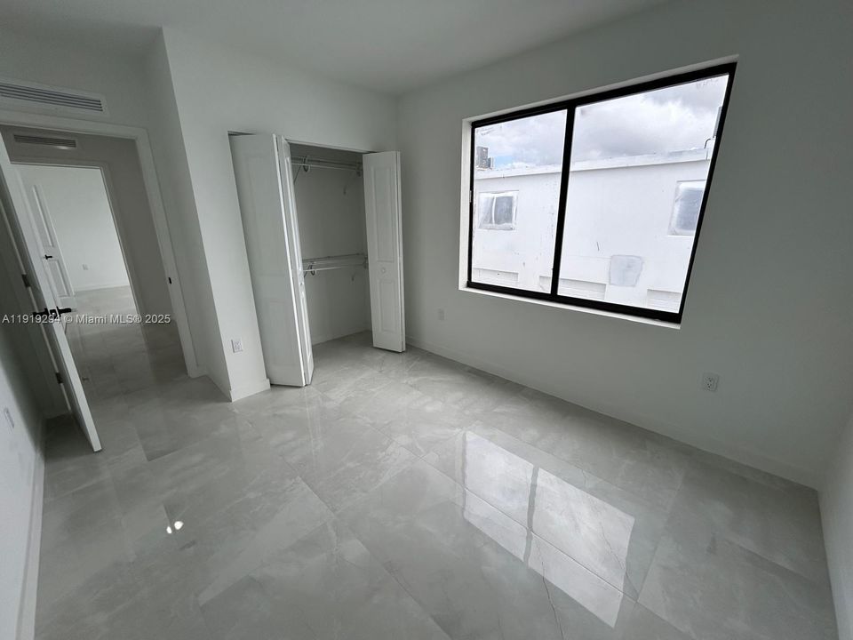 出租: $4,800 (4 贝兹, 3 浴室, 2153 平方英尺)