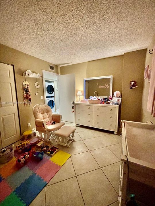 For Sale: $275,000 (2 beds, 2 baths, 1038 Square Feet)