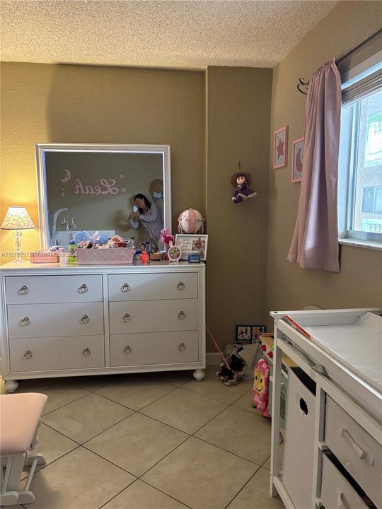 For Sale: $275,000 (2 beds, 2 baths, 1038 Square Feet)