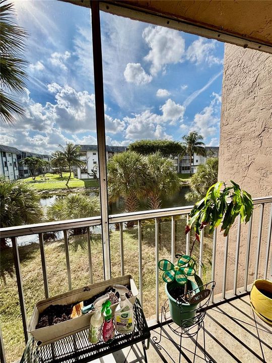 For Sale: $275,000 (2 beds, 2 baths, 1038 Square Feet)