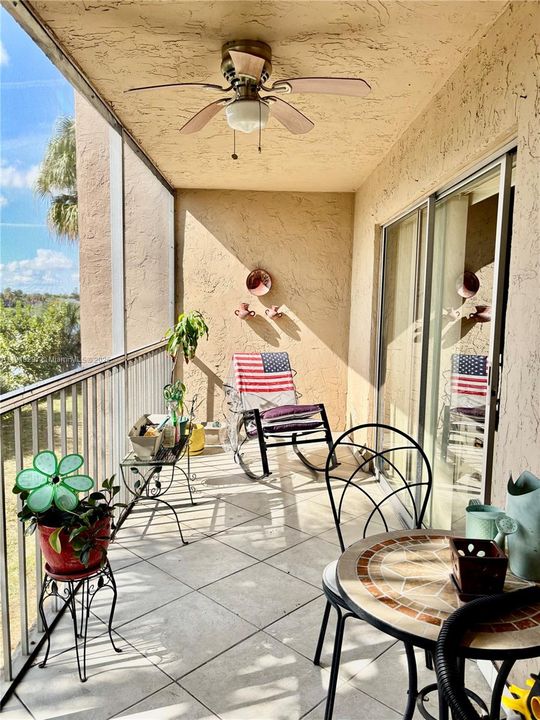 For Sale: $275,000 (2 beds, 2 baths, 1038 Square Feet)