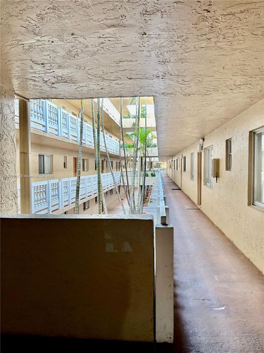 For Sale: $275,000 (2 beds, 2 baths, 1038 Square Feet)