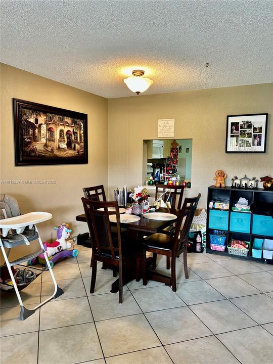 For Sale: $275,000 (2 beds, 2 baths, 1038 Square Feet)