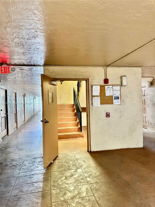 For Sale: $275,000 (2 beds, 2 baths, 1038 Square Feet)